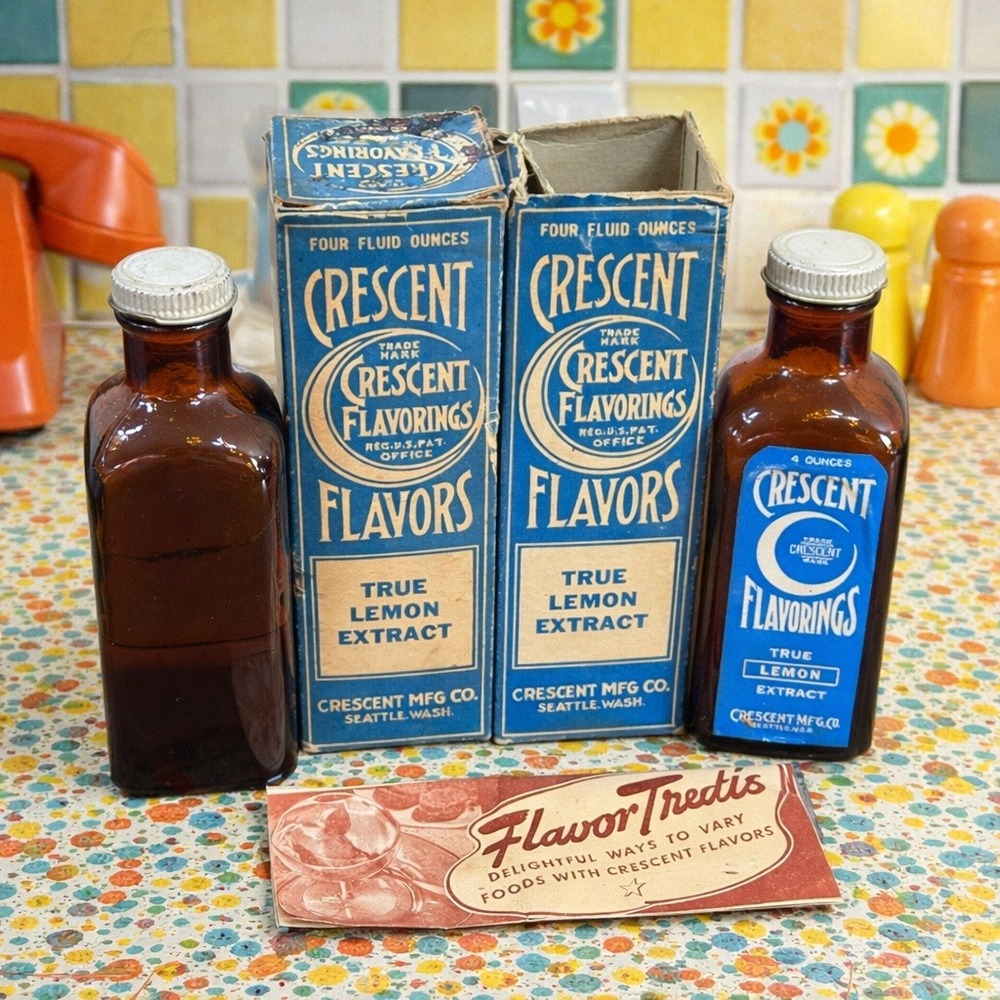Vintage 60's Crescent Flavorings True Lemon Extract Vintage Amber Bottles Boxes